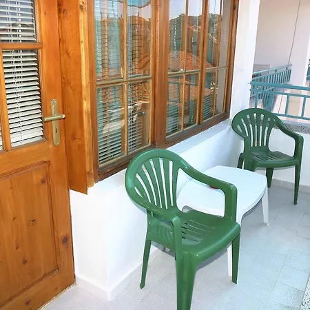 Zora Guest house 2*