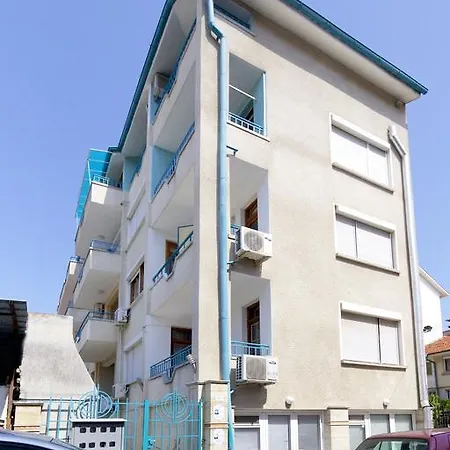 Zora Guest house 2*